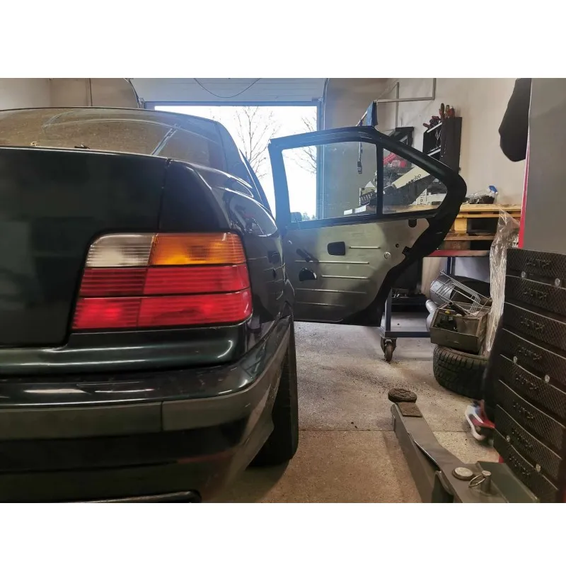 BMW E36 SEDAN Dörrpanel Aluminium