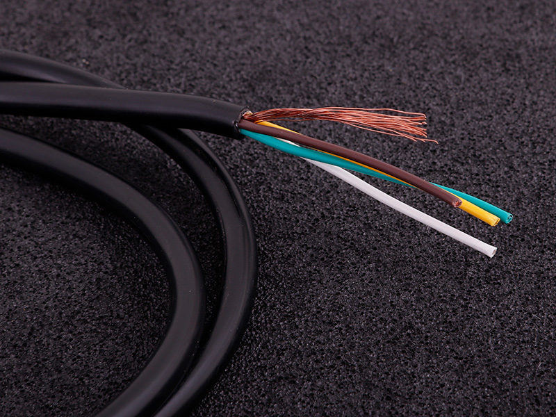 Skärmad kabel (4 ledare) svart